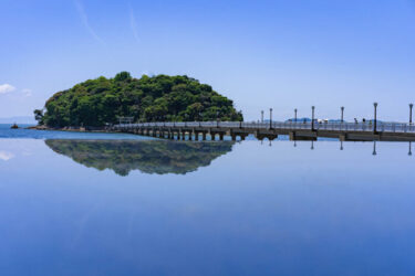 【ガマニ塩湖】まるでウユニ塩湖のようなリフレクションスポットを紹介 | 蒲郡市の竹島